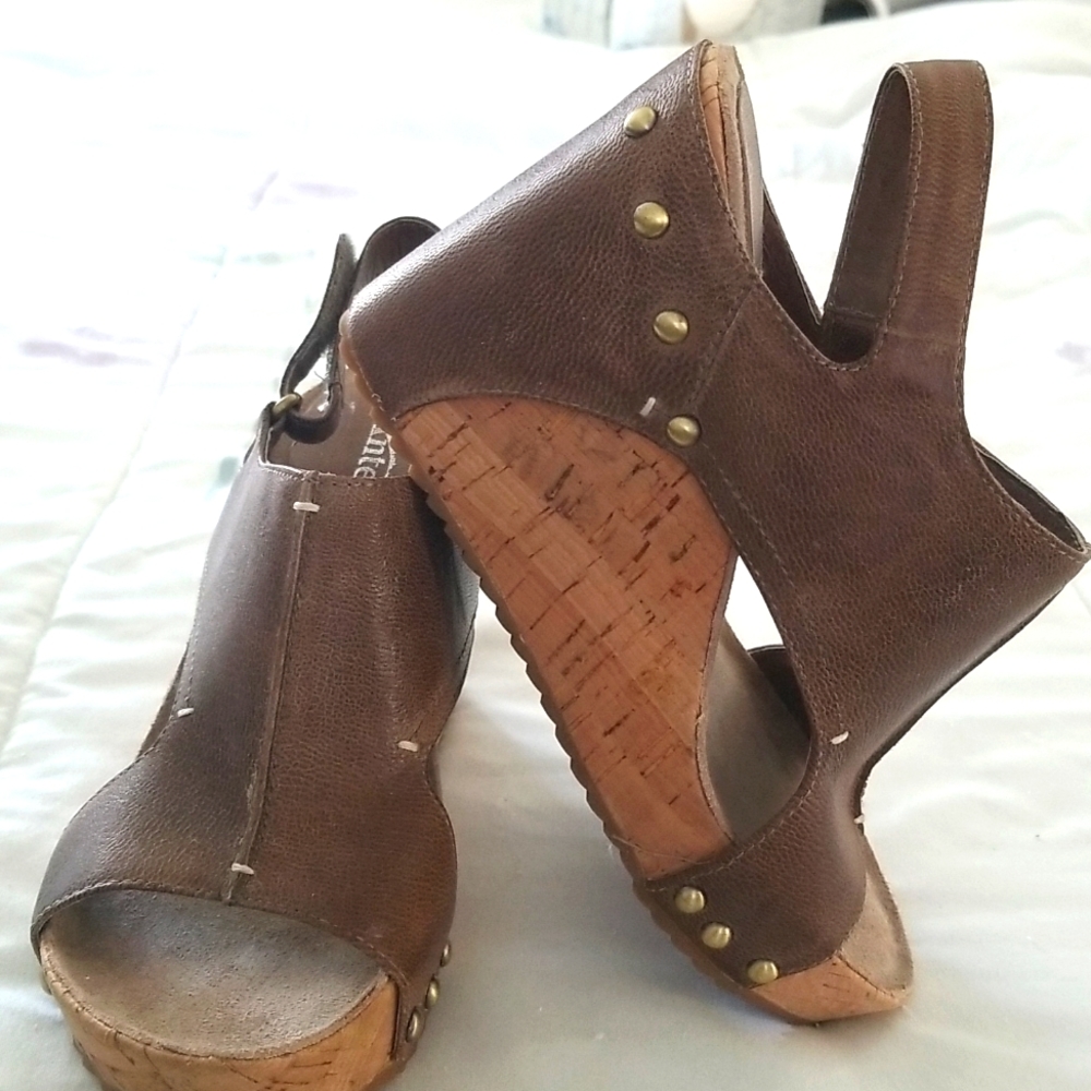 Like new, Excellent condition Antelope cork wedges. Size 6 - Picture 1 of 5